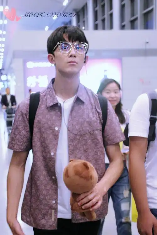 吴磊超话#戏看吴磊百态人生#9299不管多大手里的玩具都一直在