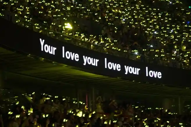 鹿晗三巡演唱会