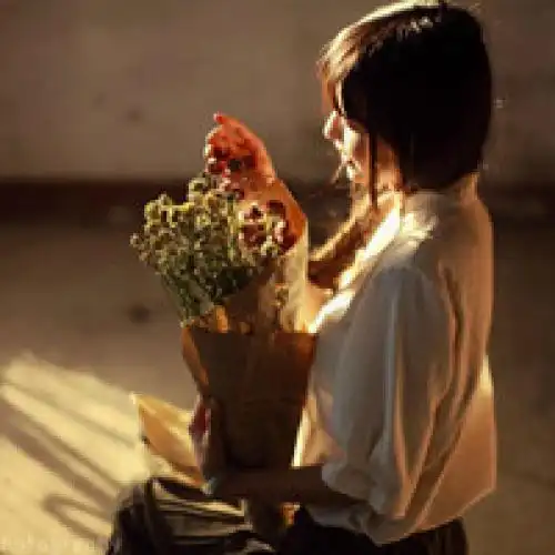 头像_女生_清新_侧面_阳光_花