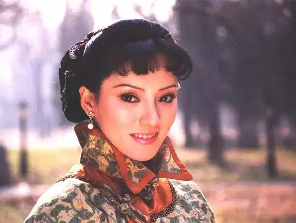 涉事女演员彭丹回应:1200万迈巴赫撞了800万劳斯莱斯 (视频)