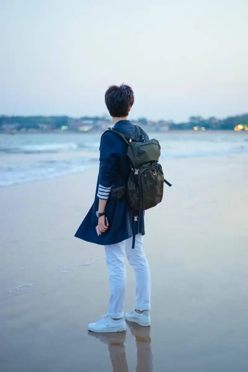 不爱你的人,追了也白搭.即使你掏心掏肺对他好,他也不领情