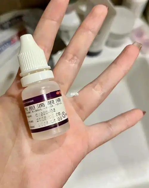 眼睛肿 红血丝,然后就去药店买药了,就买了这个熊胆眼药水 红霉素眼膏