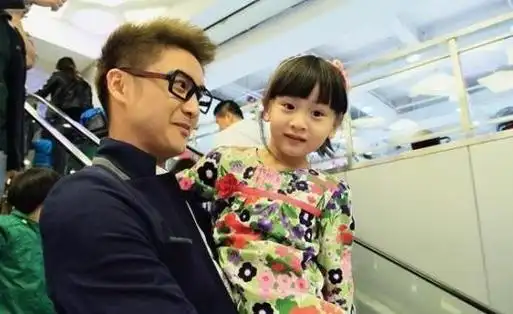 【黄忆慈的学校】黄忆慈的学校 陆雨萱和黄忆慈谁好看 / 比乐族