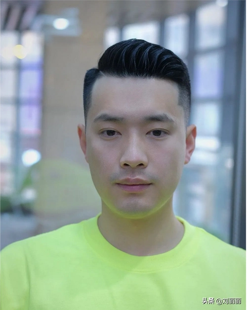 男生卷发适合什么发型,男生卷发适合什么发型好看(这17款男发真帅气)