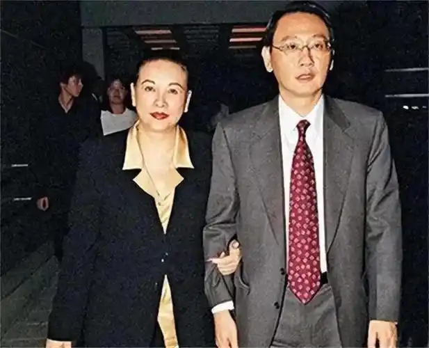 回顾汤臣集团公子汤珈铖:父亲去世留上海133套房