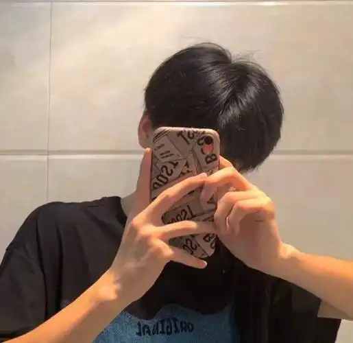 男生头像:1129阳光少年霸气男生头像