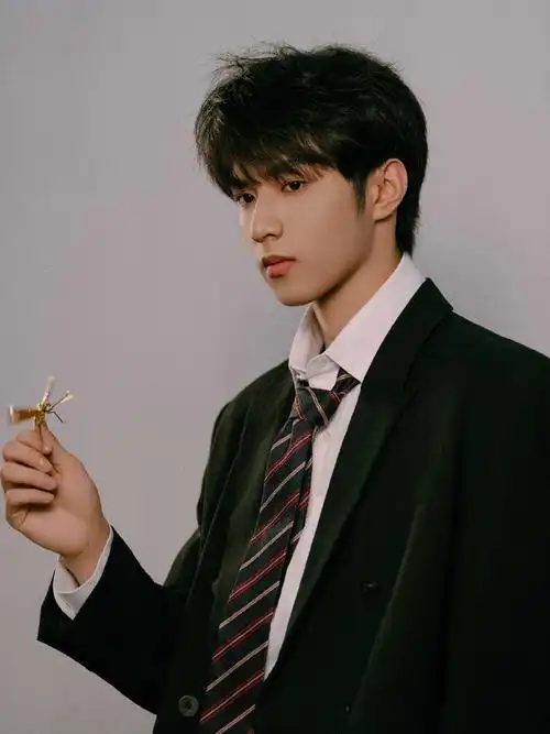 高会更新  给帅哥一键三连互动起    @时代少年团-刘耀文  #刘耀文