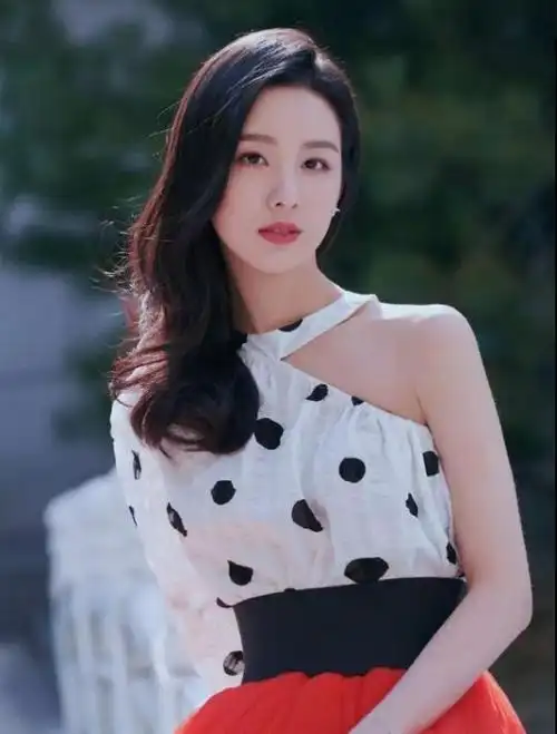 陈都灵的"翻车",扯下内娱女星的遮羞布