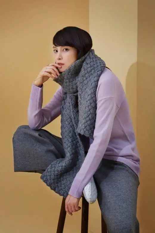 组图:元彬妻子李娜英拍冬季写真 造型干练简约美