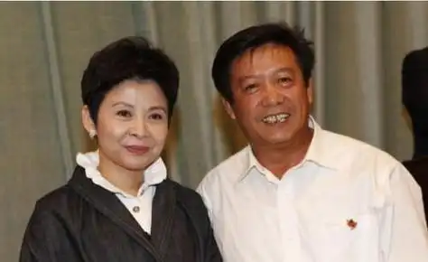 董文华红楼事件,董文华红楼事件照