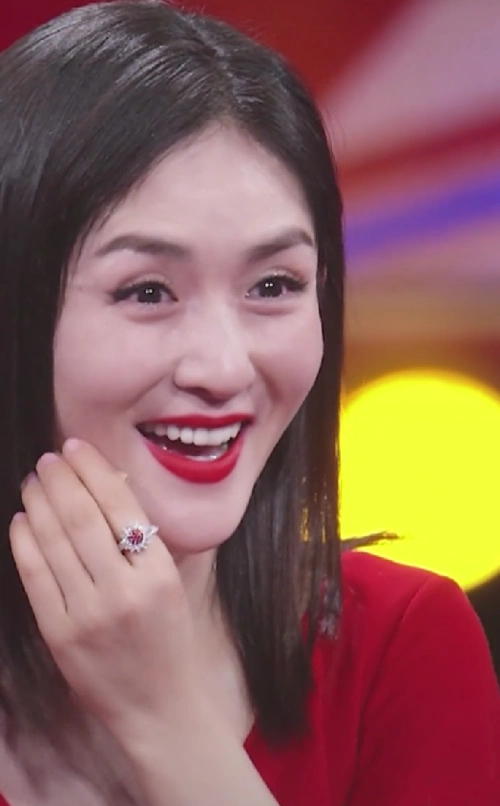 有一些开心叫谢娜大笑,看清太阳穴处的青筋,就知她到底多激动了
