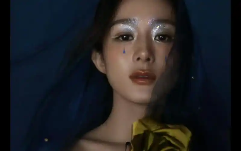 赵丽颖时尚芭莎闭年刊大片 雪祭司神女妆 你觉得如何