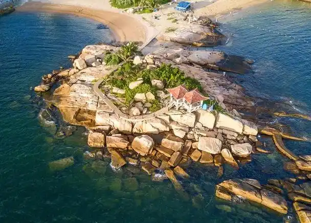 在广东省汕头市澄海外砂,有一片美丽的海滩——外砂海滩,它不仅拥有