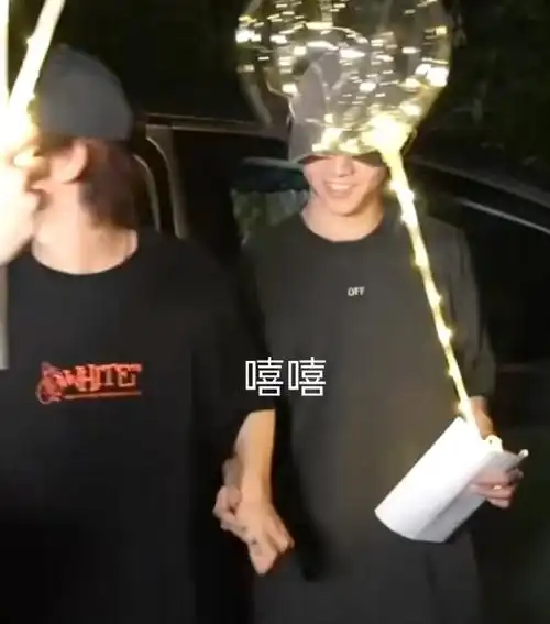 呃马嘉祺又用这点儿温柔鞭打我的风影魂,他也在等,在车灯没照到的地方