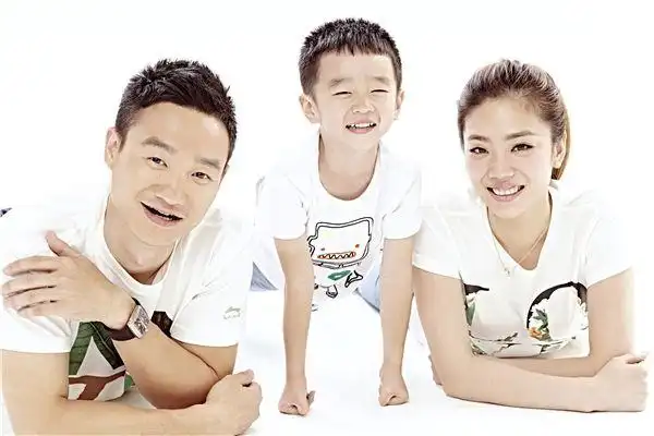 杨威杨阳洋亲子大片曝光 其乐融融令人艳羡