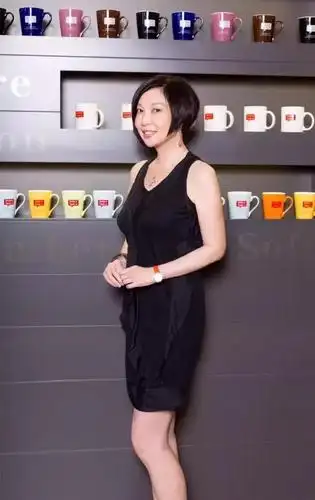 当年被抛弃后,祸不单行的朱卫茵坦言:不怪林忆莲,不记恨李宗盛