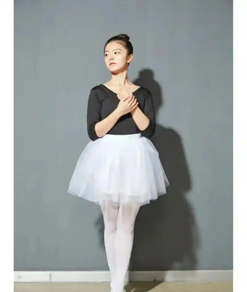 万万想不到赵今麦还会跳芭蕾舞,可是完全暴露了自己的缺点:普通的长相