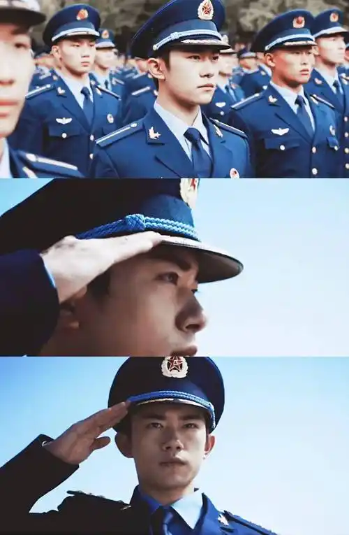 姿态挺拔的易烊千玺正好刚刚参加完学校的军训不久,穿上军装的他一看