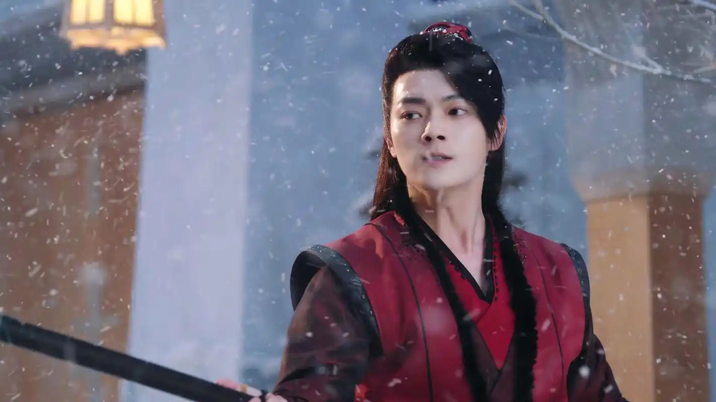 许凯新剧《雪鹰领主》开播,其中许凯在剧中饰演东伯雪鹰,十年以来,东