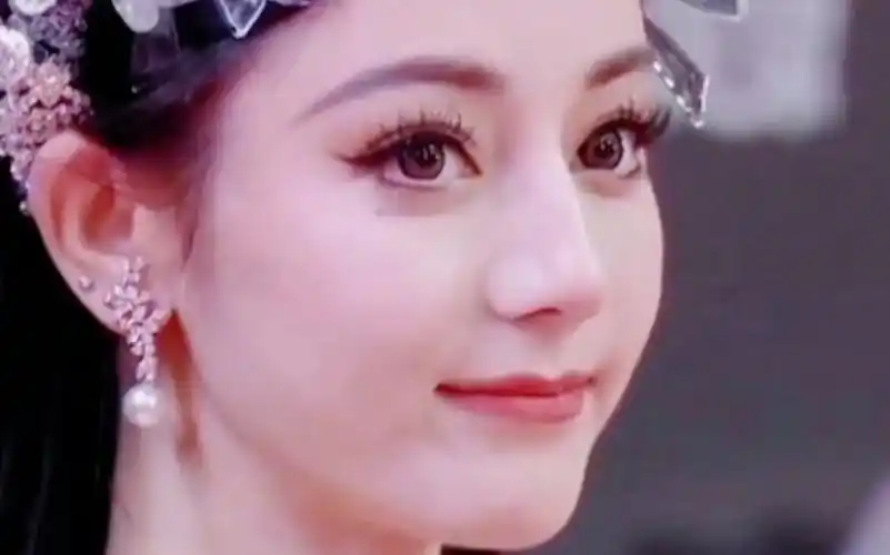 迪丽热巴在逃公主,美到失语