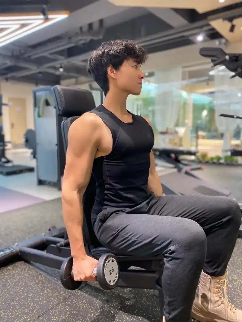 又爱我了是吧 爱健身的小哥哥.#185大帅哥 #肌肉男 #完 - 抖音