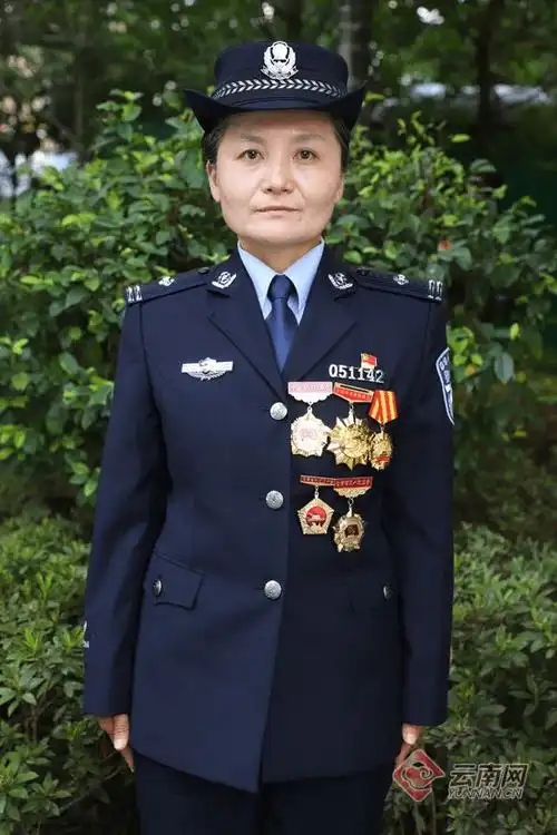 云南临沧她用16年爱的坚守让植物人警察丈夫重生