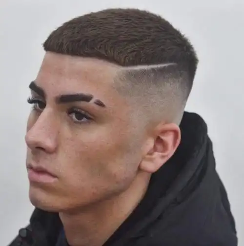 男生酷炫雕刻发型 美式风格帅出新高度_时尚男发 - 美发站