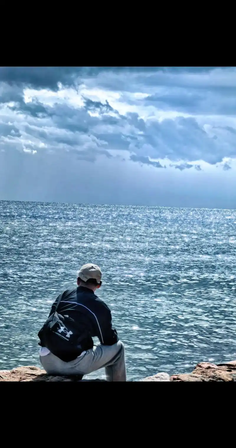 你说每个独自去看海的人都在想什么?