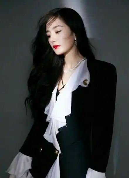 杨幂 黑白西装裙套也太飒了吧!御姐范十足! 6767