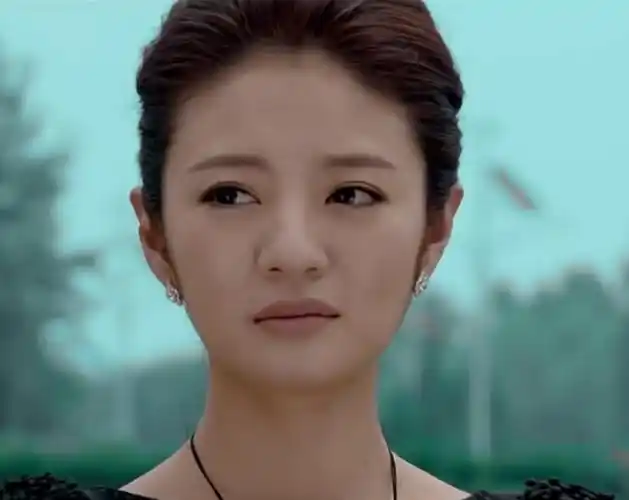 如何评价安以轩的这种眼神?