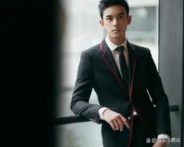 在2021年的郑州暴雨事件中,吴磊非常低调地捐赠了100万.