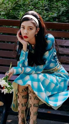 宋妍霏率性复古写真手机壁纸