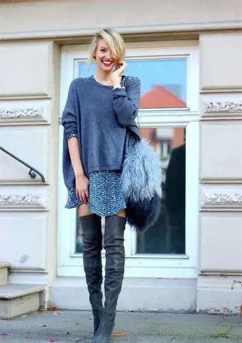 打造荷尔蒙迸发穿搭,过膝高靴如何搭配连衣裙或短裙?