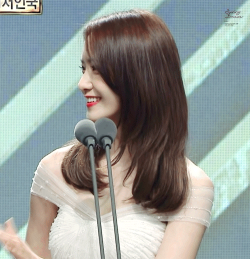 林允儿明星礼服gif动图_动态图_表情包下载_soogif