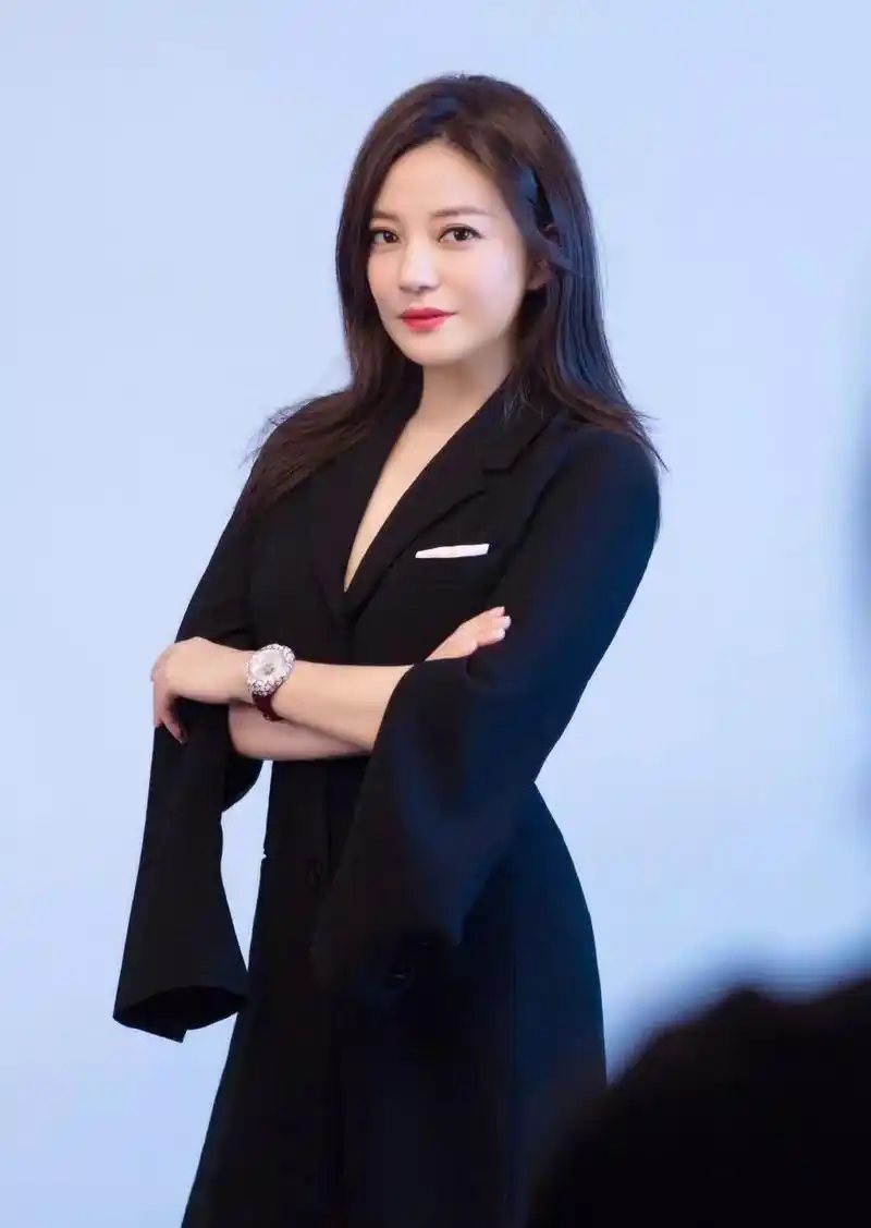 脸大怎么穿?试试这几招