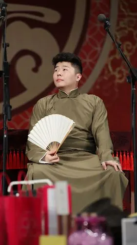 相声演员 周九良