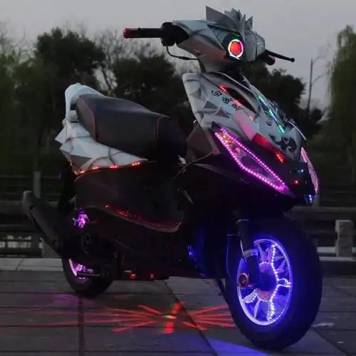 澳派全新国四电喷鬼火摩托车125cc燃油踏板助力车一代上牌改装轮毂灯