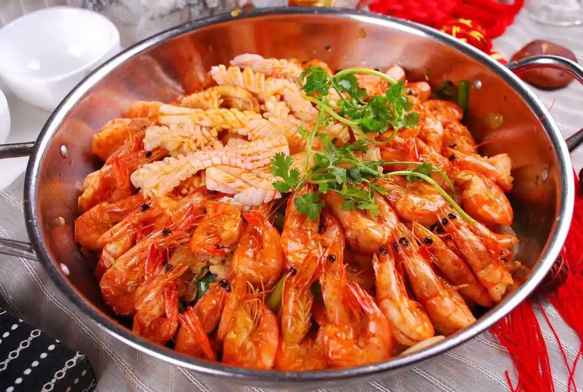 没胃口就来一道麻辣干锅虾,又麻又辣又香,让人爱不释口!