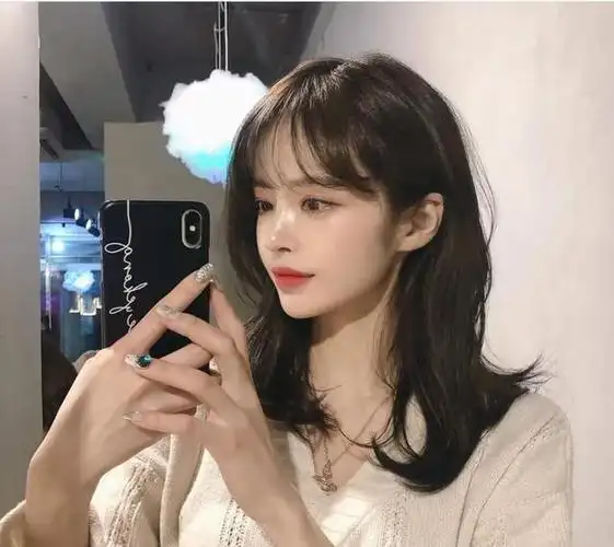 别再剪锁骨发了太普通2020流行过肩发大气优雅显脸小