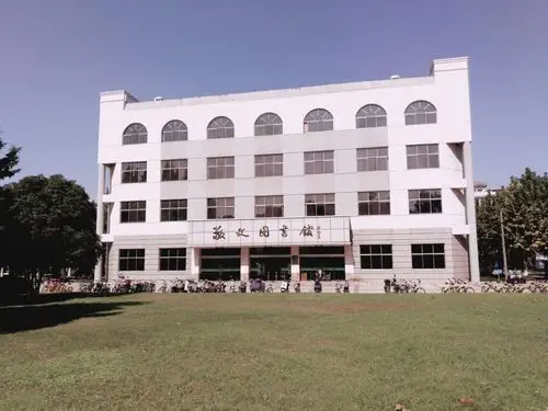 的瘦西湖畔的扬州大学师范学院,是我梦牵魂萦的母校一扬州师范学院