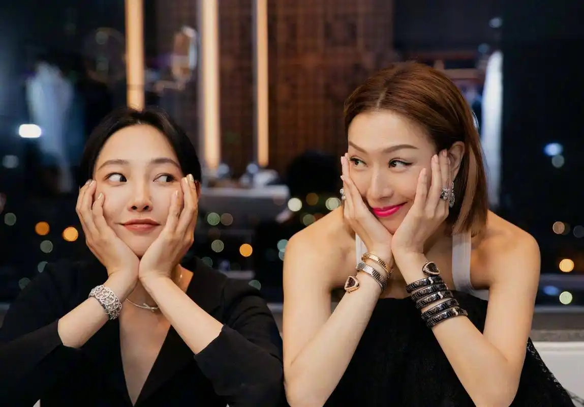 白百何郑秀文两位女神同框卖萌,有点皮哦