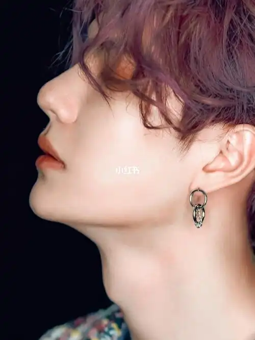 来看王一博丸子头_丸子头_王一博_时尚_发型