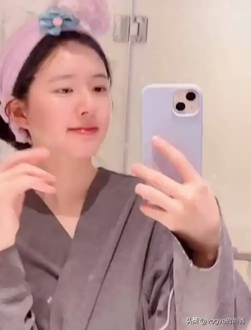 有种"素颜"叫赵露思卸妆,洗完脸露出素颜状态,她真有24岁吗?