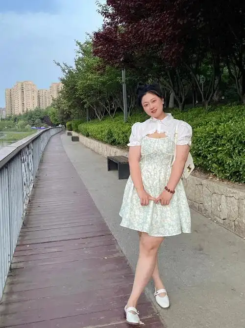 身高166 体重156斤(在减肥啦)93103 9284 98110 98梨形身材