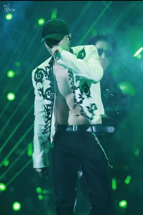 231111 张艺兴广州演唱会 腹肌18p#张艺兴广州演唱会##张艺兴演唱会