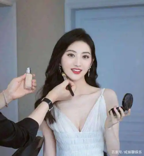 原创和张继科分手后景甜整容式变美穿无痕衣不见一丝赘肉