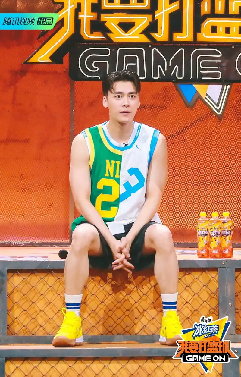 李易峰我要打篮球节目官图公开李篮友苏力爆棚