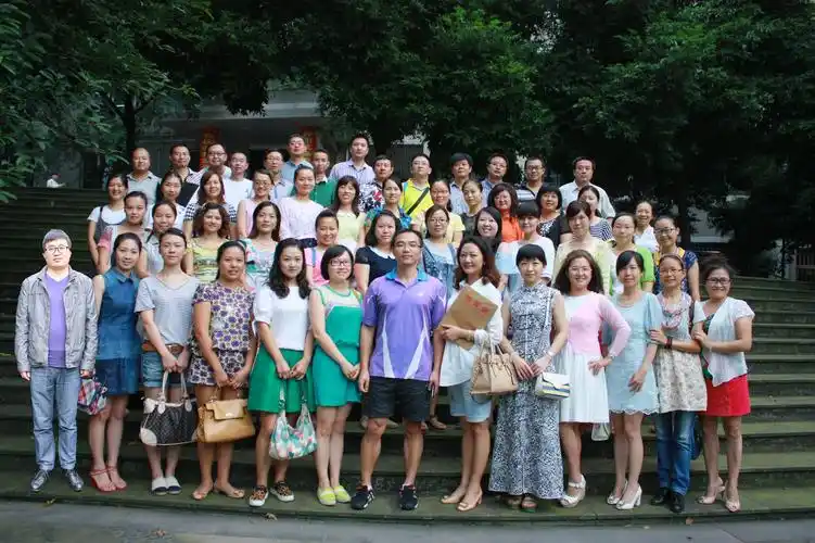 泸州高中语文教研组合影来源:泸州市高级中学  编辑:语文