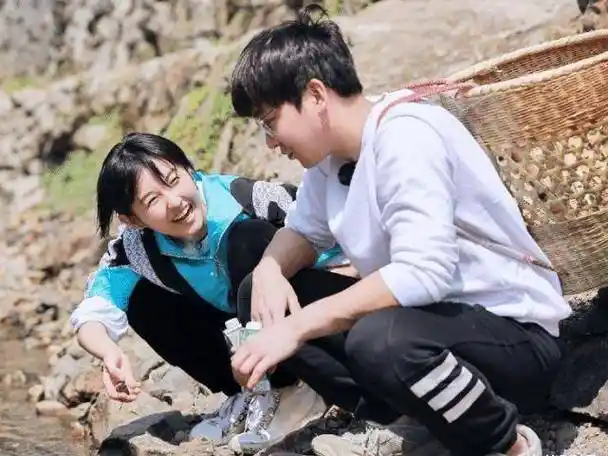 原创向往4大合照张子枫眼睛盯的人太暧昧彭彭失宠了