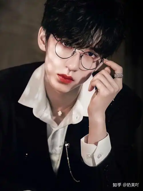 能分享一些tnt七个人的帅照吗